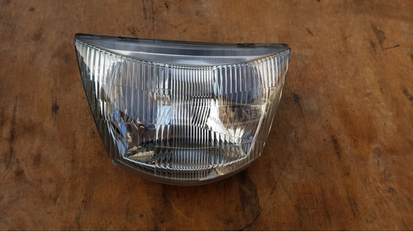 Suzuki Burgman 250 - 400 első lámpa - 1/10