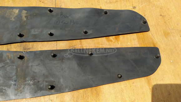 Suzuki Burgman 250 - 400 gumiszőnyeg pár - 6/6