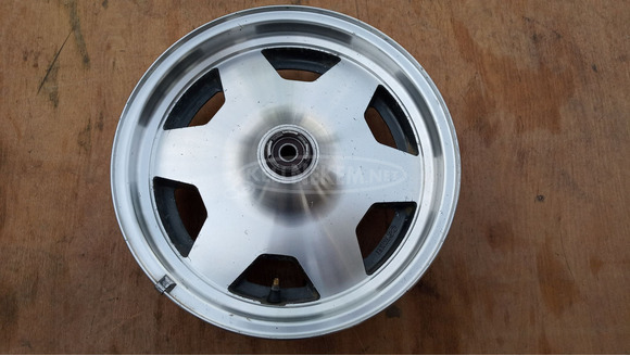 Suzuki Burgman 250 - 400 első felni - 1/10