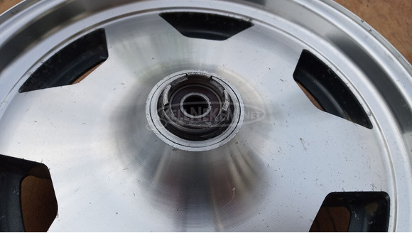 Suzuki Burgman 250 - 400 első felni - 2/10