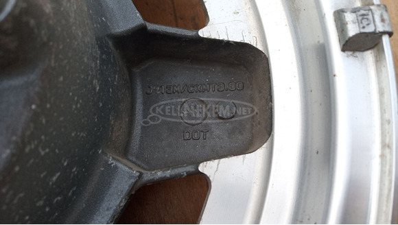 Suzuki Burgman 250 - 400 első felni - 5/10