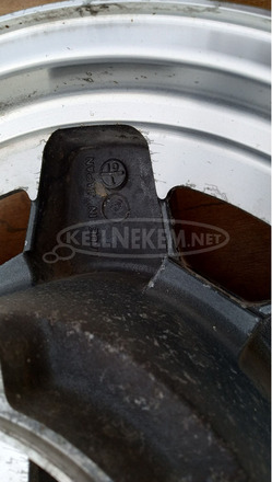 Suzuki Burgman 250 - 400 első felni - 6/10