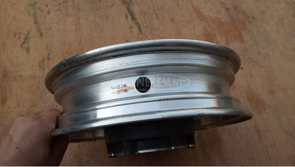 Suzuki Burgman 250 - 400 első felni - 9/10