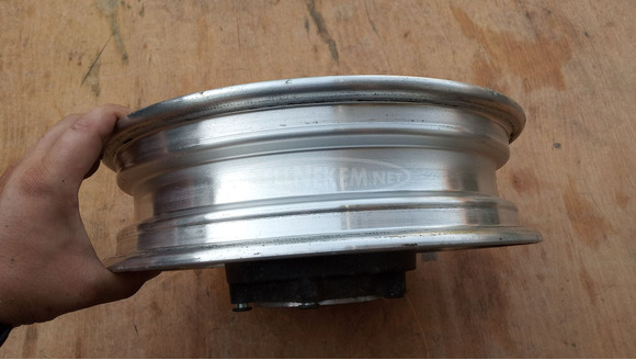 Suzuki Burgman 250 - 400 első felni - 10/10