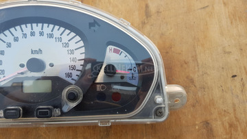 Suzuki Burgman 400 km óra