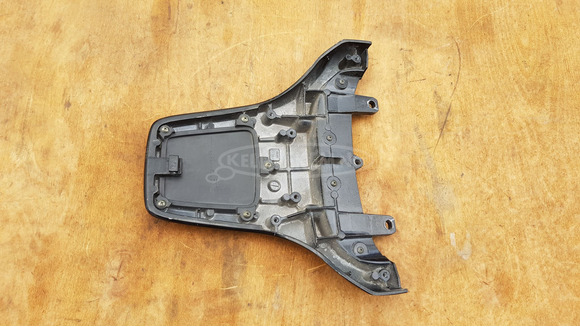 Suzuki Burgman 250 - 400 háttámla konzol - 4/6