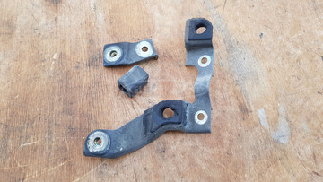 Suzuki Burgman 250 - 400 levegő szűrő tartó