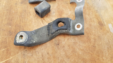 Suzuki Burgman 250 - 400 levegő szűrő tartó