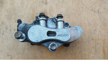 Suzuki Burgman 250 - 400 első féknyereg