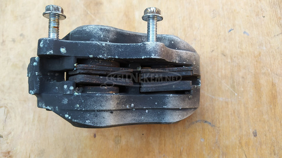 Suzuki Burgman 250 - 400 első féknyereg - 4/6