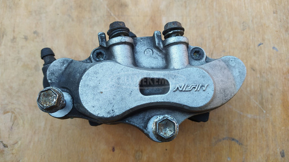 Suzuki Burgman 250 - 400 első féknyereg - 5/6