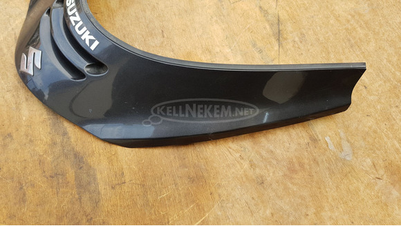 Suzuki Burgman 250 - 400 első idom betét sérült - 2/7