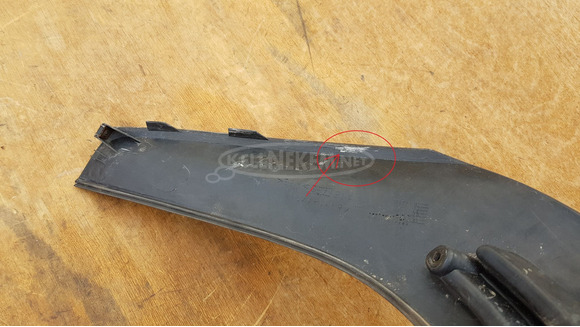 Suzuki Burgman 250 - 400 első idom betét sérült - 6/7