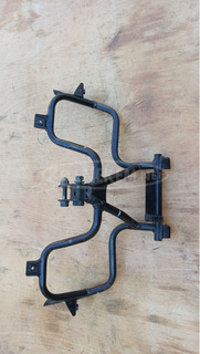 Suzuki Burgman 250 - 400 első idom tartó konzol