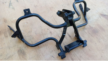 Suzuki Burgman 250 - 400 első idom tartó konzol