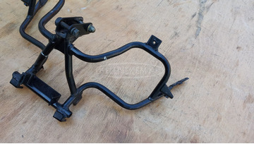 Suzuki Burgman 250 - 400 első idom tartó konzol