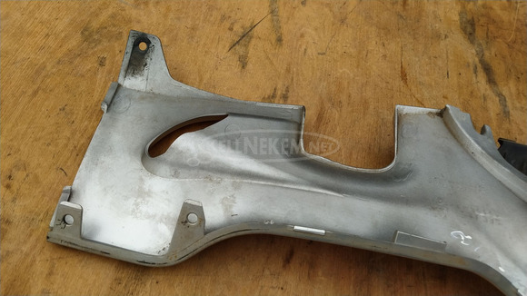 Suzuki Burgman 250 - 400 taposó alatti idom balos - 7/9