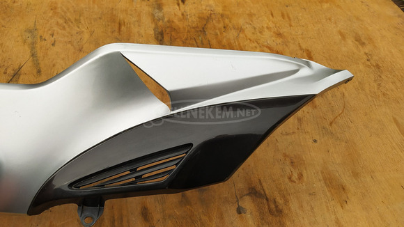 Suzuki Burgman 250 - 400 taposó alatti idom balos - 8/9