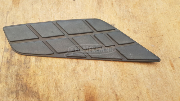 Suzuki Burgman 250 - 400 hátsó gumiszőnyeg balos - 4/4