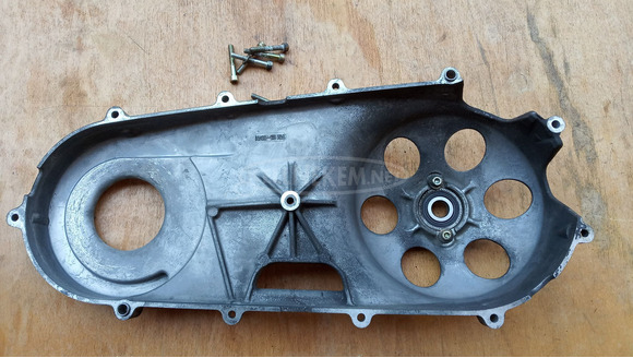 Malaguti Madison K 400 kuplung fedél - 4/7