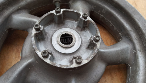 Malaguti Madison K 400 hátsó felni