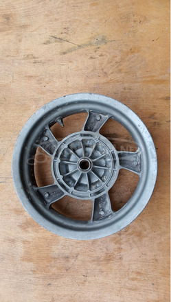 Malaguti Madison K 400 hátsó felni