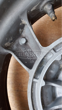 Malaguti Madison K 400 hátsó felni