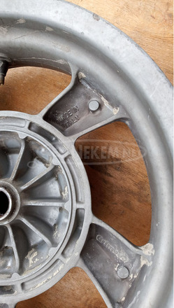 Malaguti Madison K 400 hátsó felni