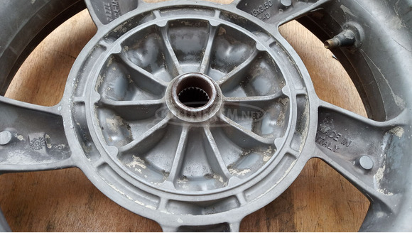 Malaguti Madison K 400 hátsó felni