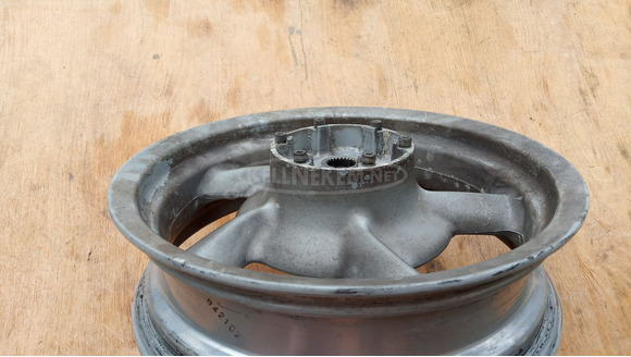 Malaguti Madison K 400 hátsó felni