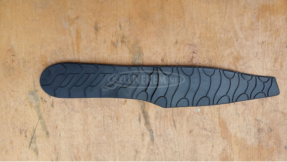 Malaguti Madison K 400 gumiszőnyeg jobbos sérült - 1/6