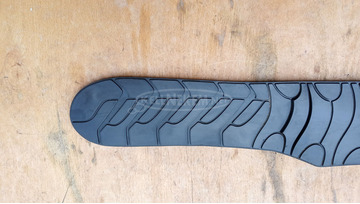 Malaguti Madison K 400 gumiszőnyeg jobbos sérült