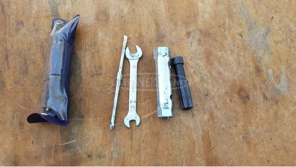 Kymco Grand Dink 250 szerszámkészlet - 3/5