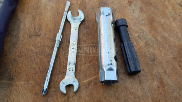 Kymco Grand Dink 250 szerszámkészlet - 4/5