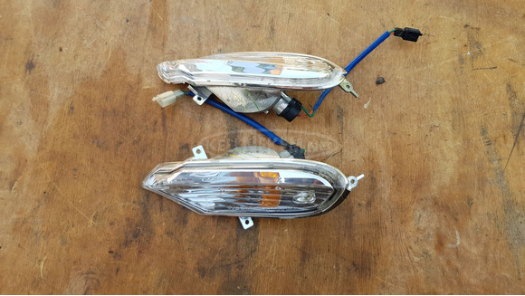 Kymco Grand Dink 125 - 250 hátsó irányjelző pár - 9/9