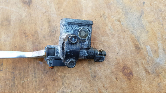 Kymco Grand Dink 250 főfékhenger balos - 4/10