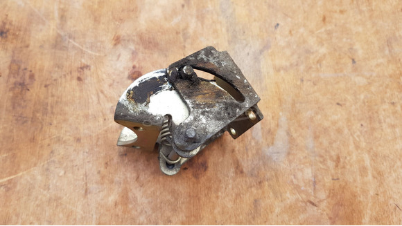 Kymco Grand Dink 125 - 250 ülés zsanér - 4/5