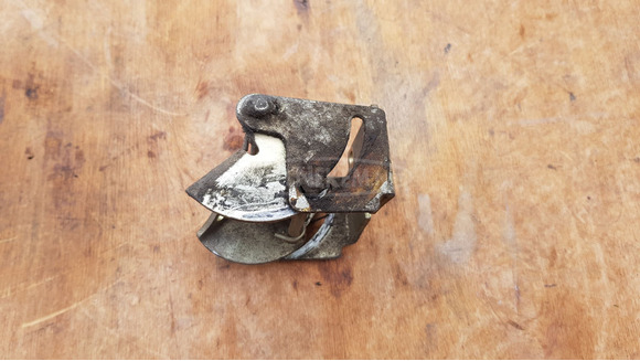 Kymco Grand Dink 125 - 250 ülés zsanér - 5/5