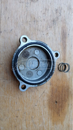 Kymco Grand Dink 125 - 150 olajszűrő fedél - 2/4