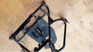 Kymco Grand Dink 125 - 150 első idomtartó konzol