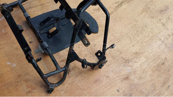 Kymco Grand Dink 125 - 150 első idomtartó konzol - 4/10