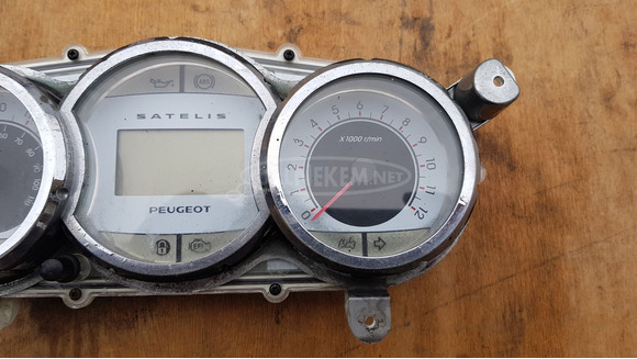 Peugeot Satelis 400 km óra - 6/10