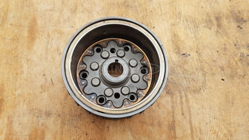 Peugeot Satelis 400 lendkerék