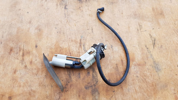 Peugeot Satelis 400 benzinpumpa