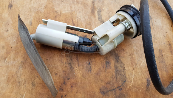 Peugeot Satelis 400 benzinpumpa - 2/9