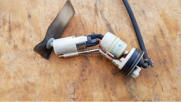 Peugeot Satelis 400 benzinpumpa - 3/9