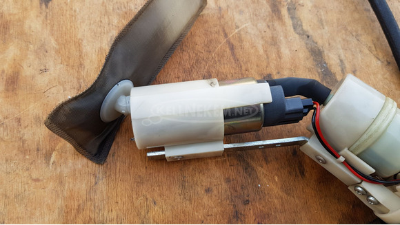 Peugeot Satelis 400 benzinpumpa - 4/9