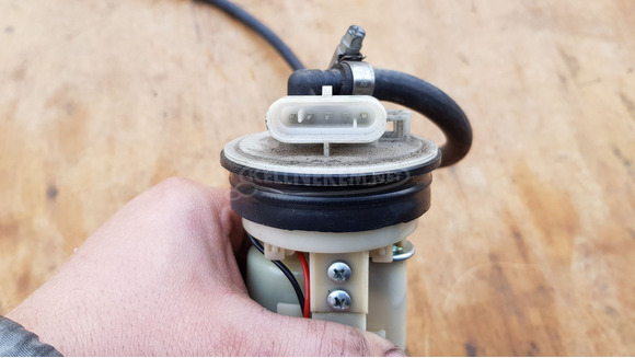 Peugeot Satelis 400 benzinpumpa - 7/9