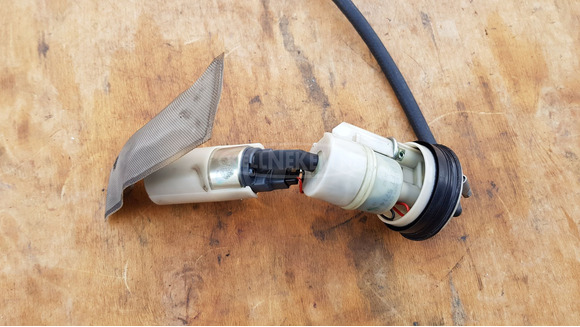 Peugeot Satelis 400 benzinpumpa - 9/9