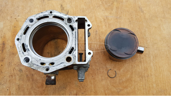 Peugeot Satelis 400 henger - 1/10